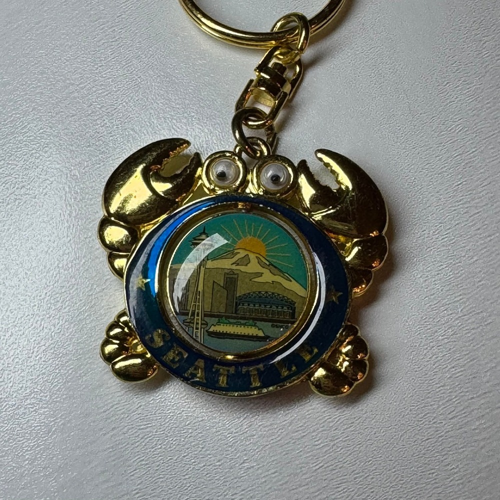 Seattle Souvenir Spinner Keychain Crab Gold‎ Tone Space Needle Mount Rainier